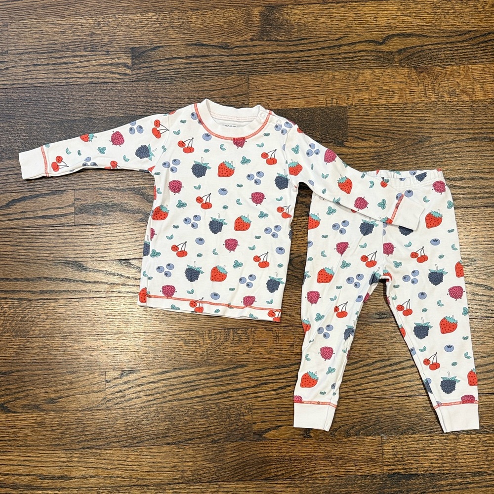 NWOT Noomie Berries and Cherries Matching Pajama Set 18-24 Months